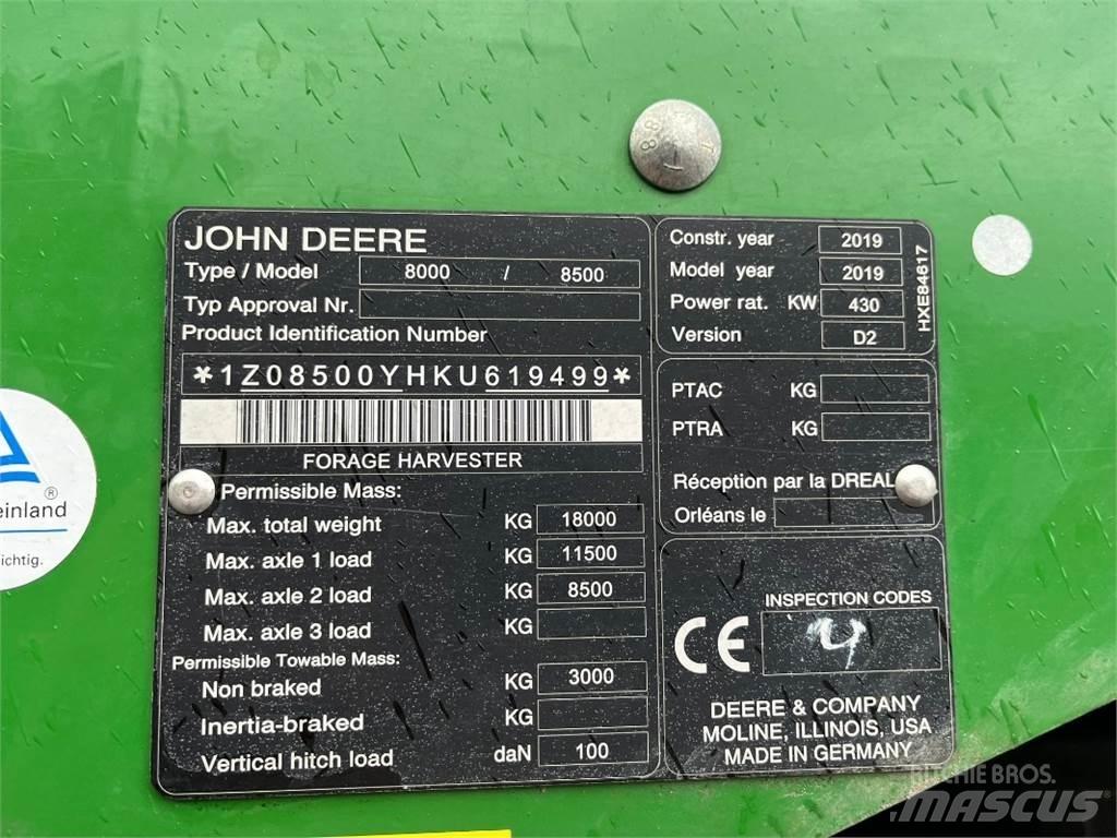 John Deere 8500 حصادات الأعلاف