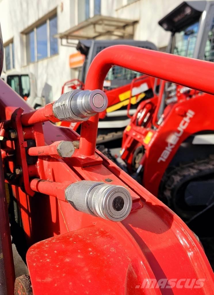 Takeuchi TL 8 لوادر انزلاقية التوجيه