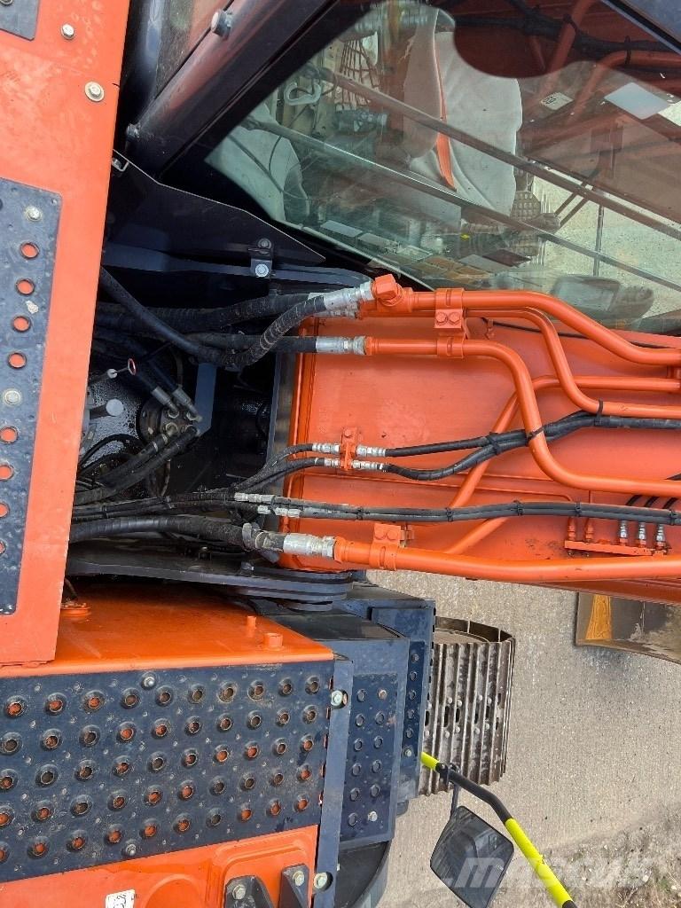Hitachi zx210-6 حفارات زحافة