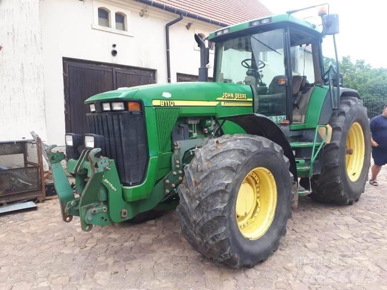 John Deere 8110 الجرارات