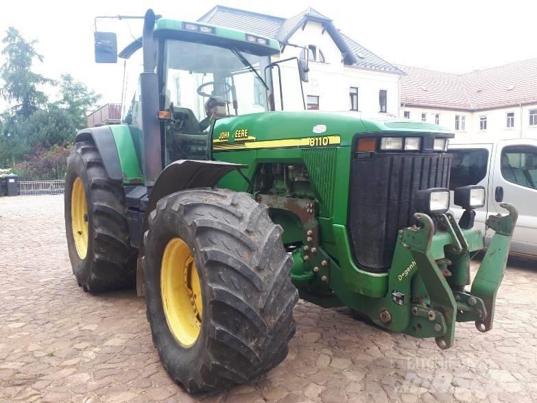 John Deere 8110 الجرارات
