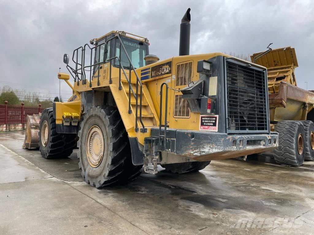 Komatsu WA 600-6 لوادر بعجل