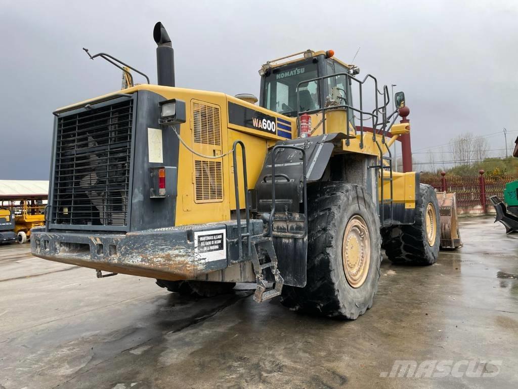 Komatsu WA 600-6 لوادر بعجل