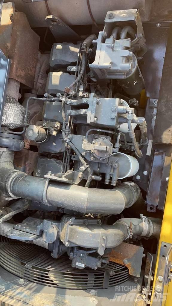 Komatsu PC 400 LC-8 حفارات زحافة
