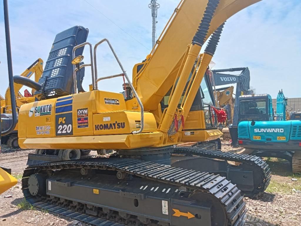 Komatsu PC 220-8 حفارات زحافة