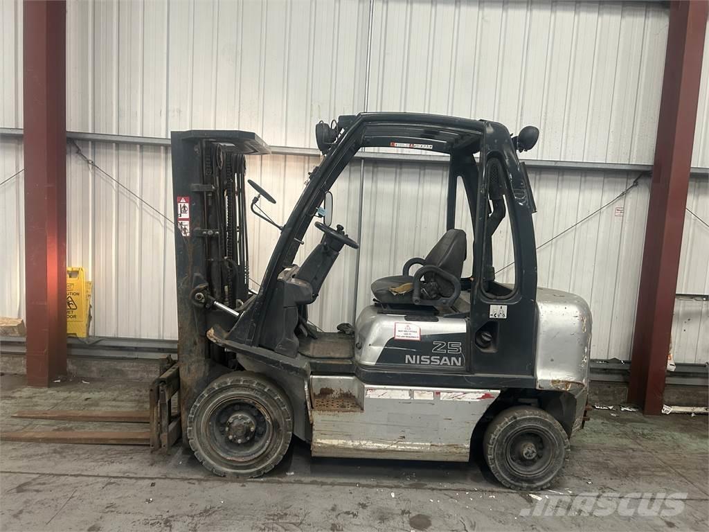 Nissan FD02A25Q شاحنات الديزل