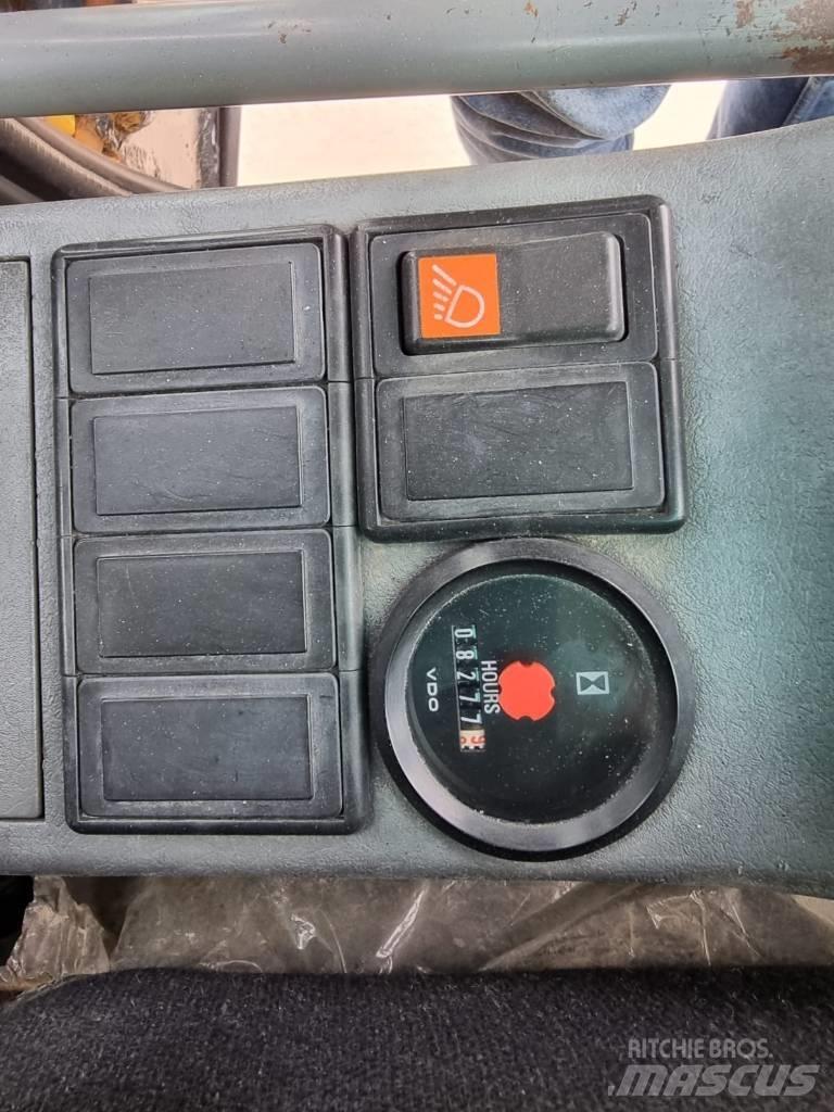 Volvo EC 210 B حفارات زحافة