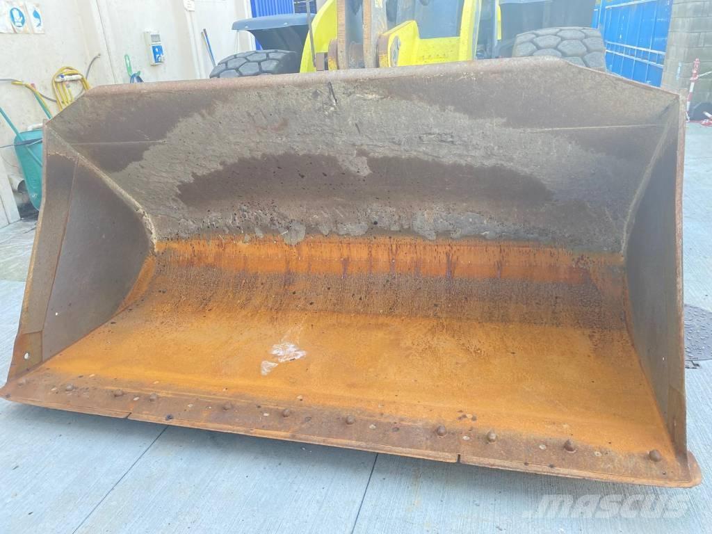 CASE 821G لوادر بعجل