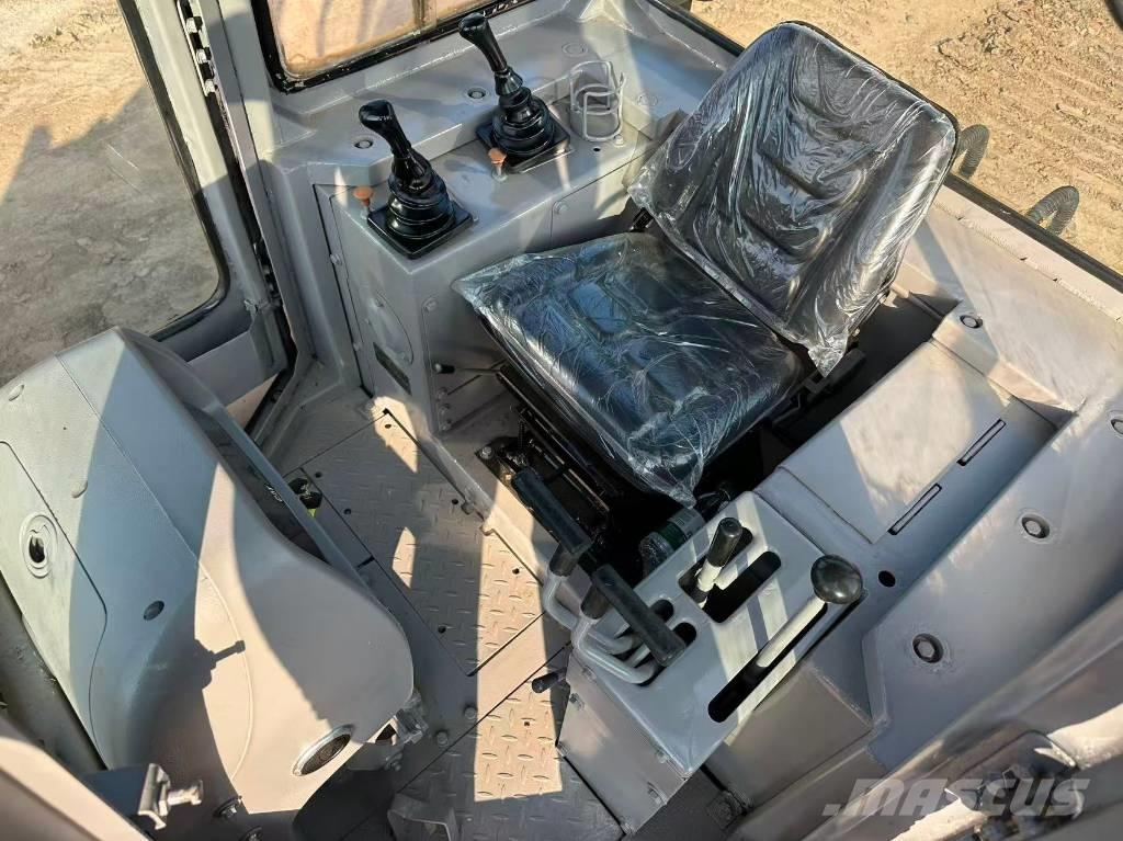 CAT D6G بلدوزرات مجنزرة