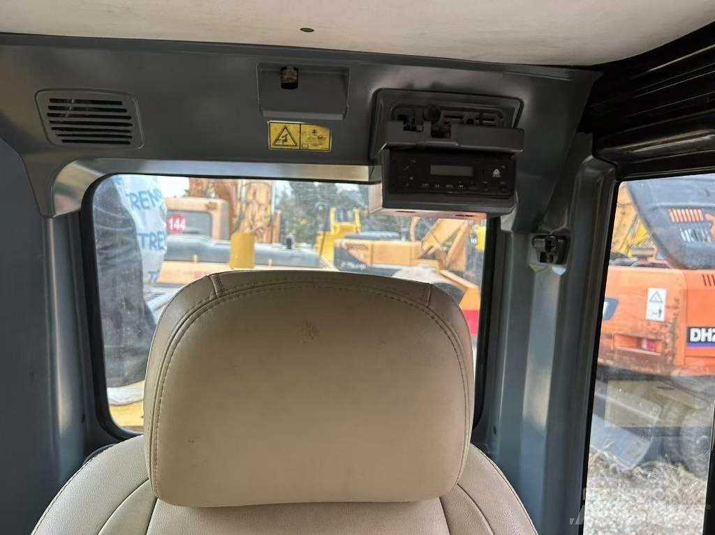 CAT 320 D حفارات زحافة