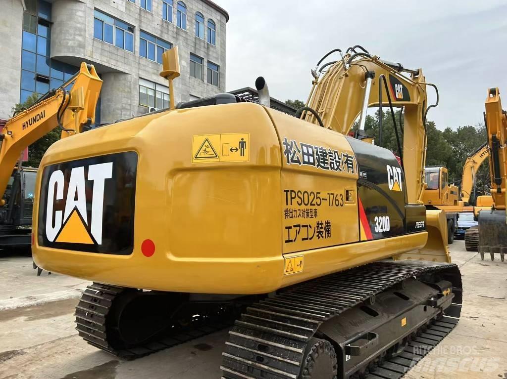 CAT 320 D حفارات زحافة