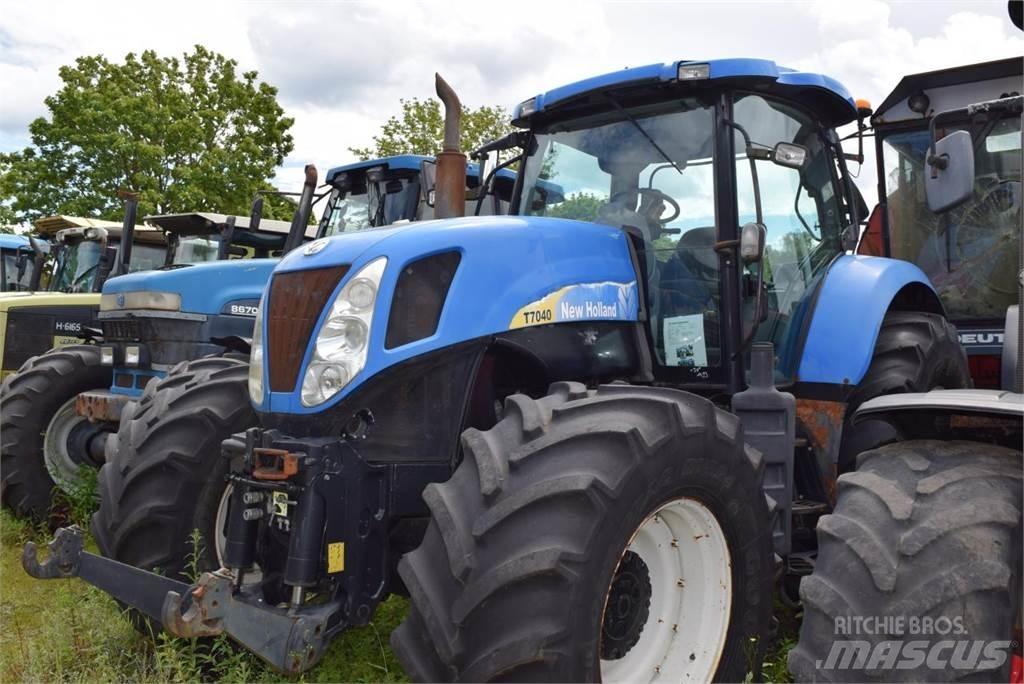 New Holland T 7040 الجرارات