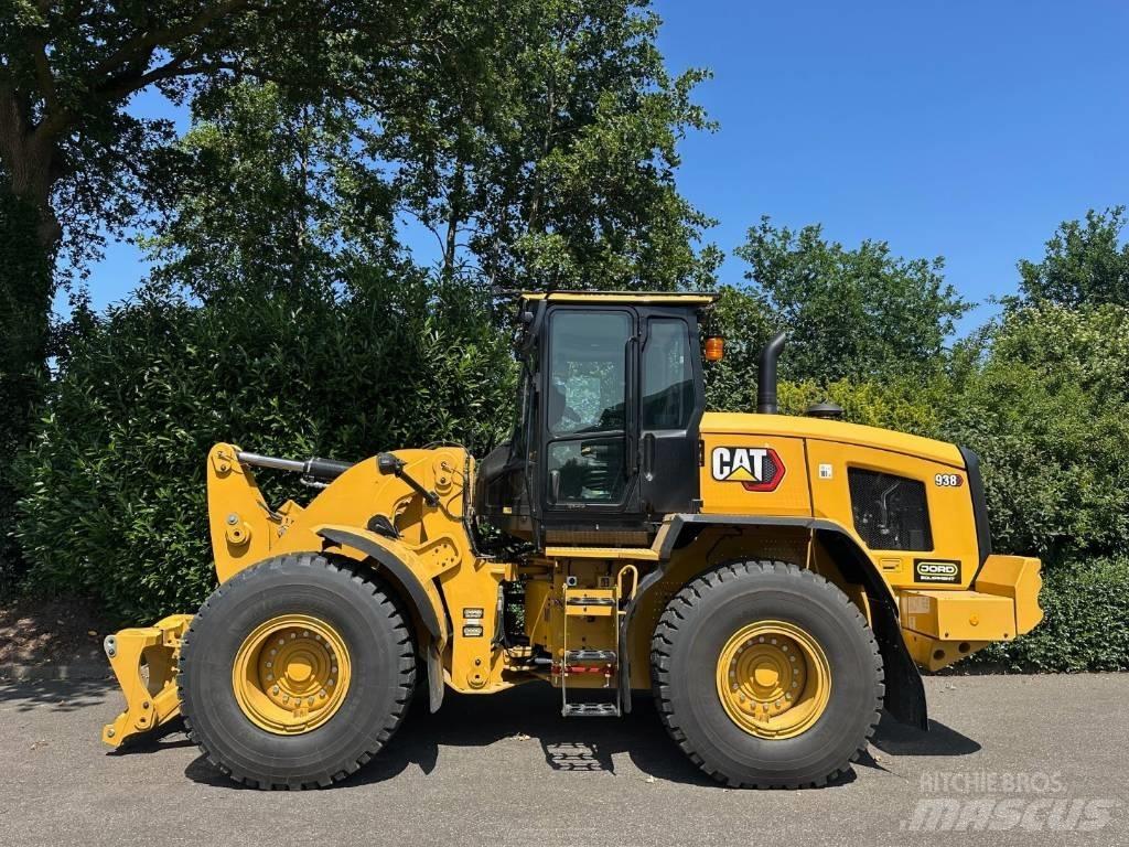 CAT 938 لوادر بعجل