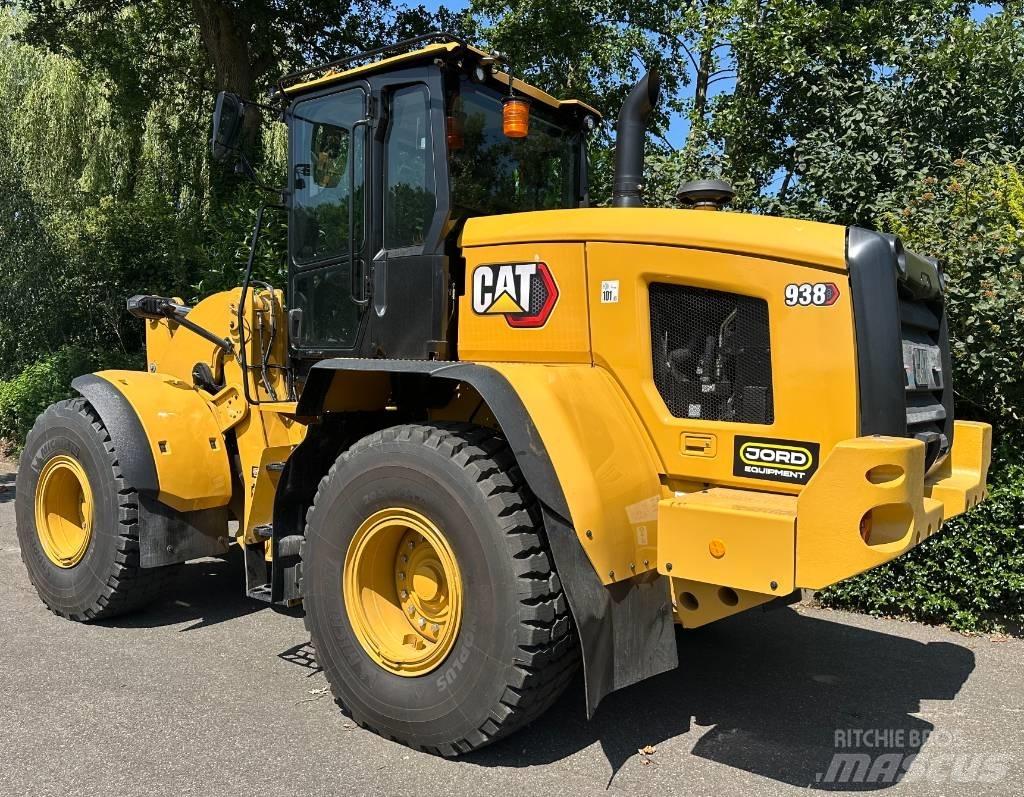 CAT 938 لوادر بعجل