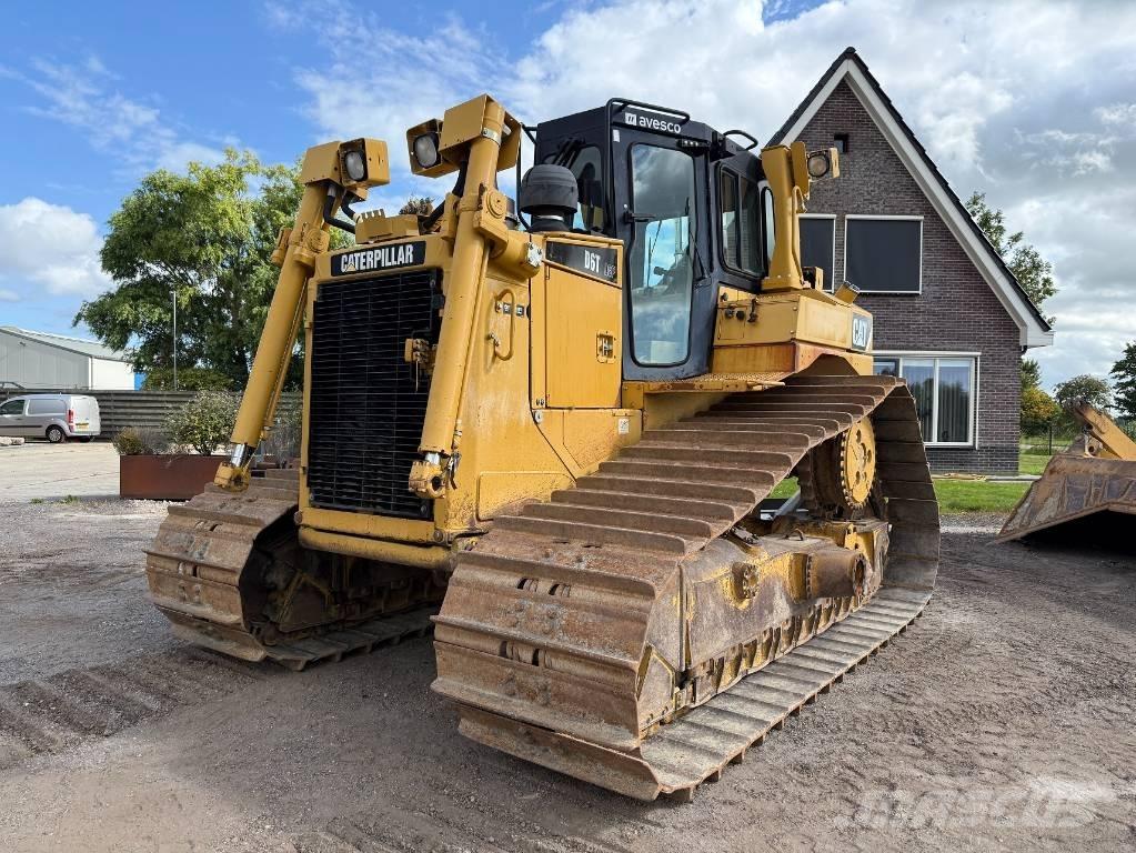CAT D 6 T LGP بلدوزرات مجنزرة