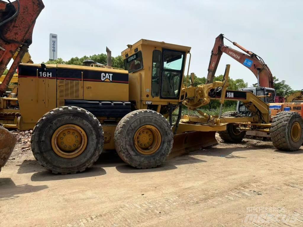 CAT 16 H معدات تمهيد الطرق