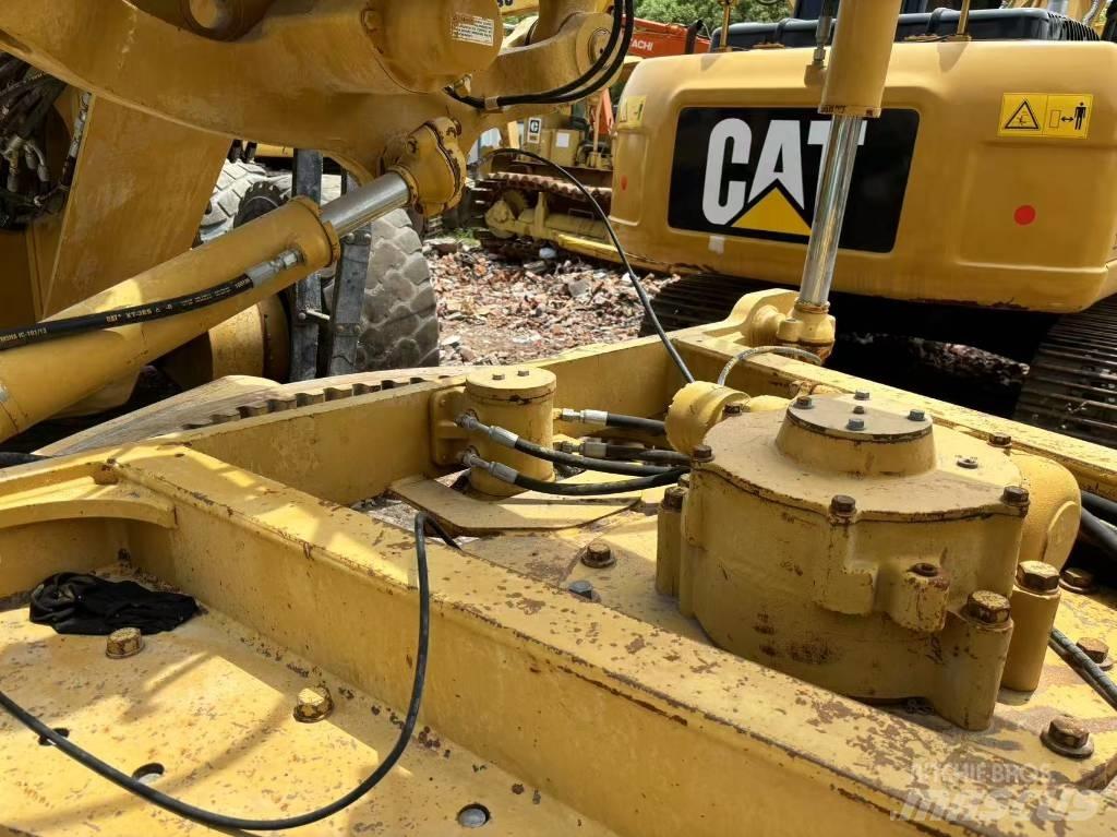 CAT 16 H معدات تمهيد الطرق