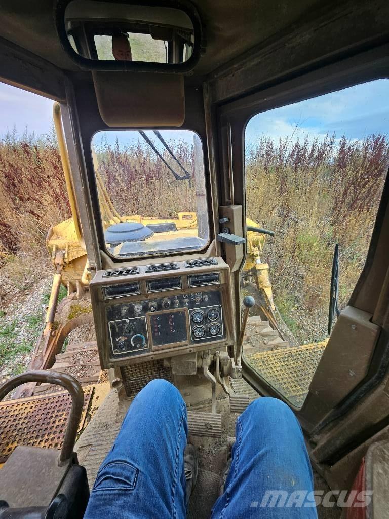 CAT D6h بلدوزرات مجنزرة