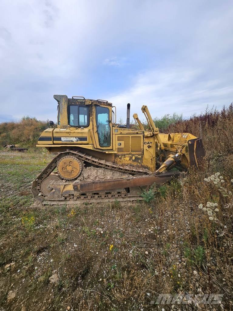 CAT D6h بلدوزرات مجنزرة