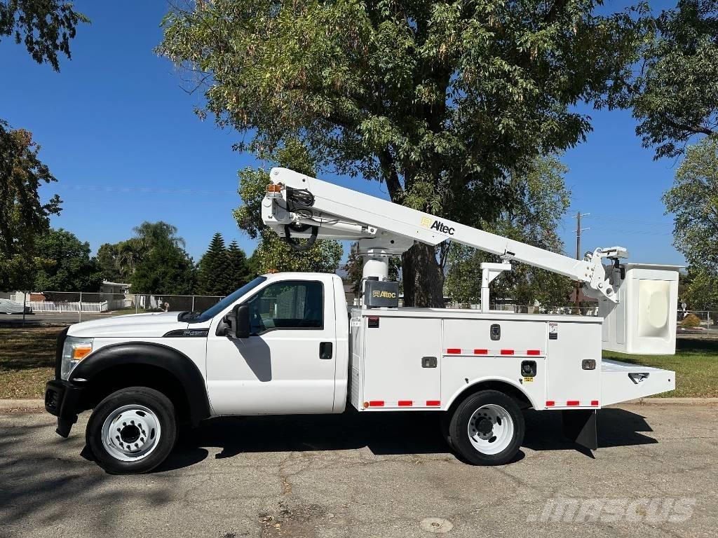 Altec AT 235 المنصات الهوائية المثبتة على شاحنة