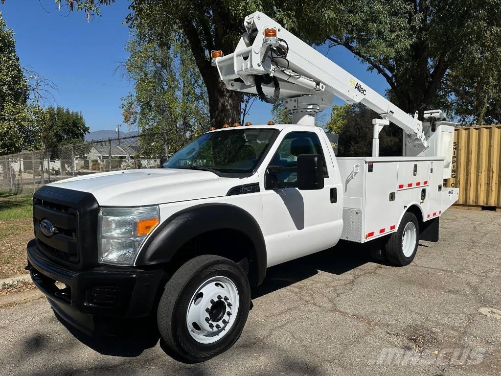Altec AT 235 المنصات الهوائية المثبتة على شاحنة