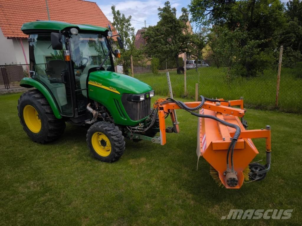 John Deere 3720 جرارات مدمجة