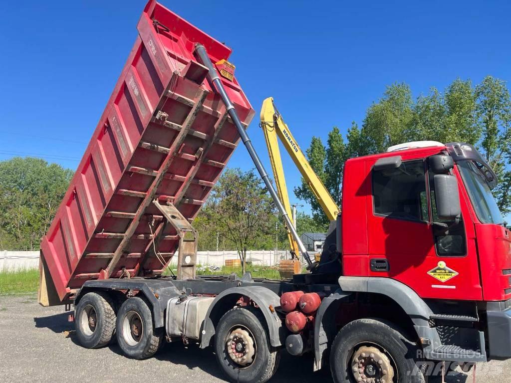 Iveco Trakker 440 شاحنات قلابة