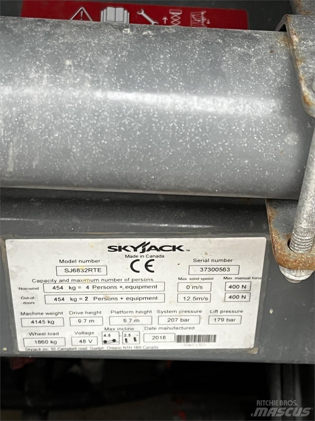 SkyJack SJ 6832 RTE رافعات مقصية الشكل