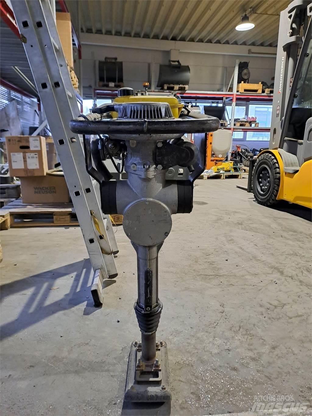 Wacker Neuson BS30 ِدَكات