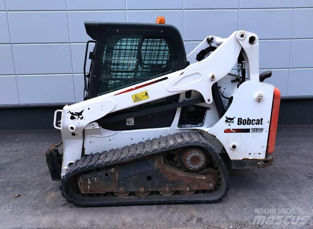 Bobcat T 590 لوادر انزلاقية التوجيه