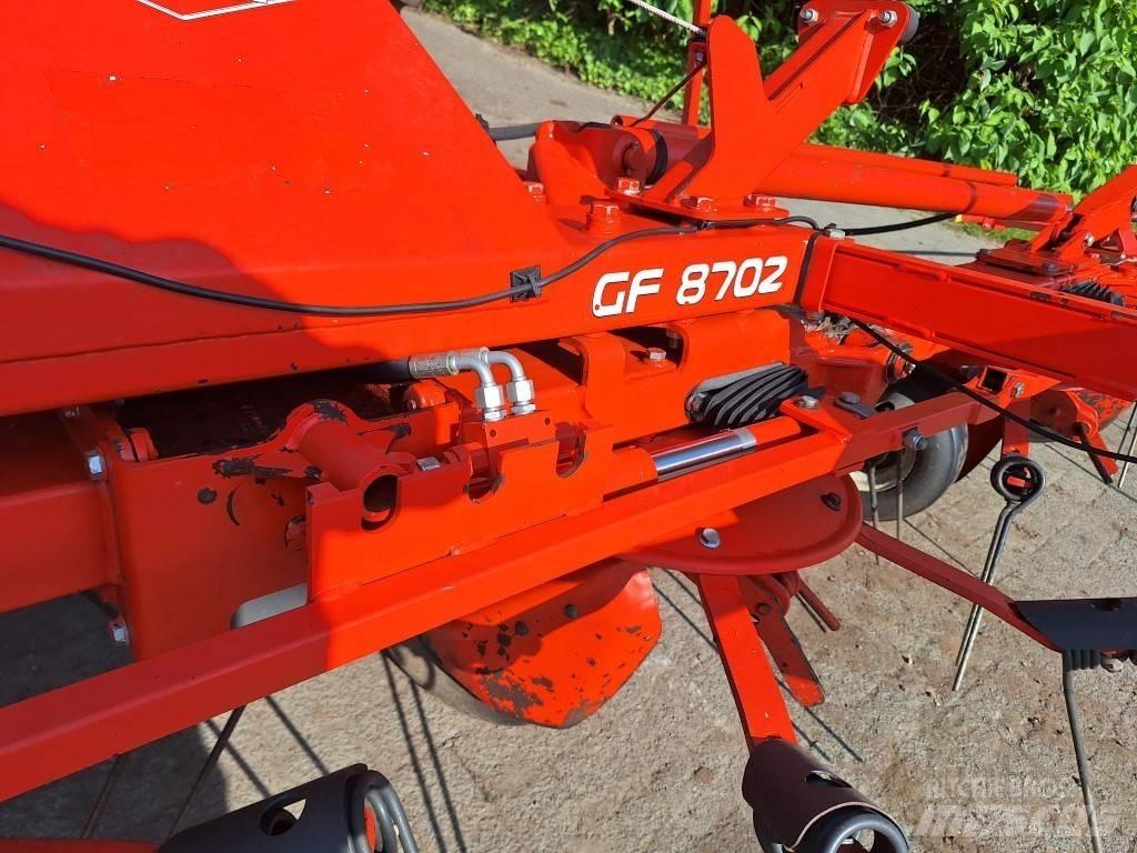 Kuhn GF 8702 مكابس وميبسات التبن