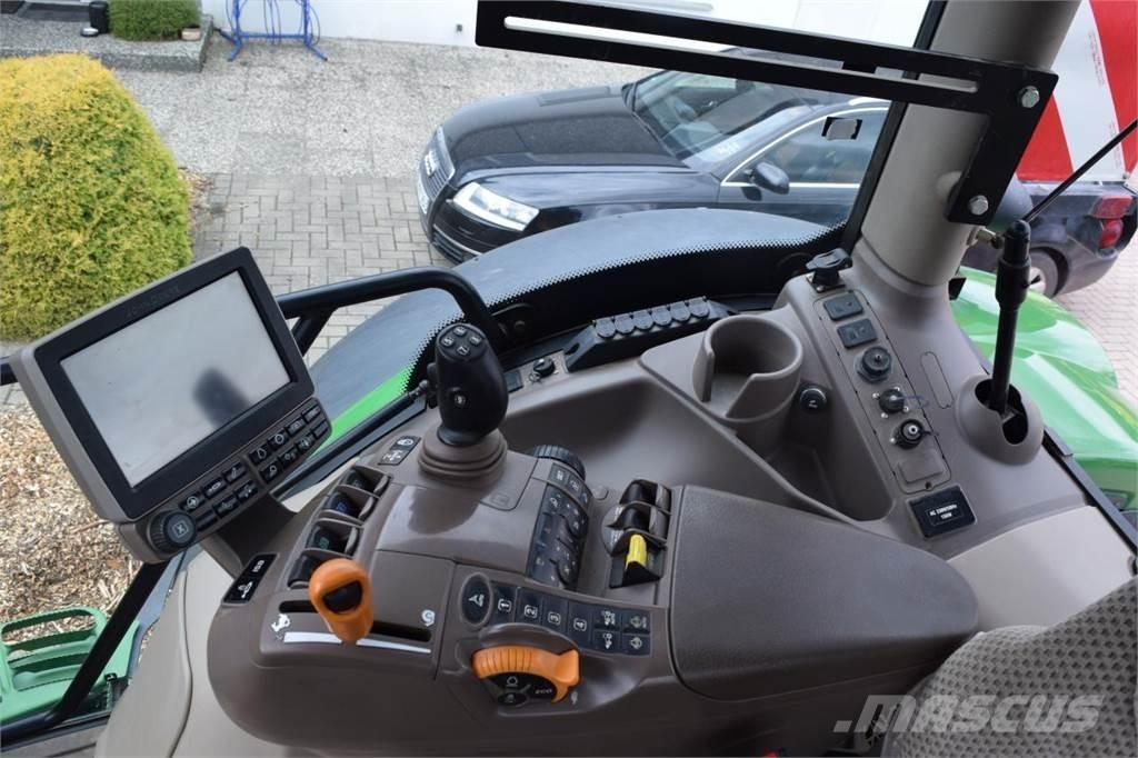 John Deere 6215 R الجرارات