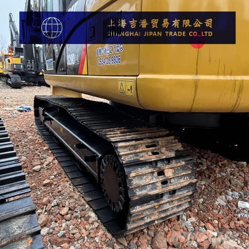 CAT 320 D حفارات زحافة