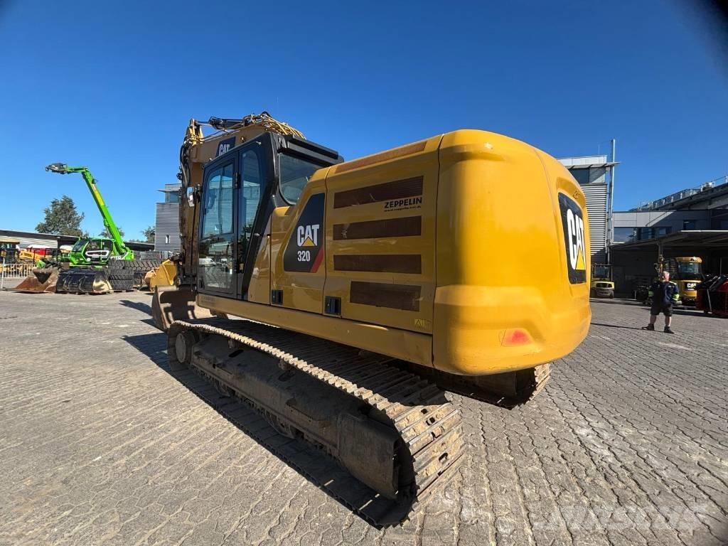 CAT 320 حفارات زحافة