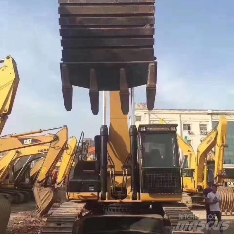CAT 340 D L حفارات زحافة
