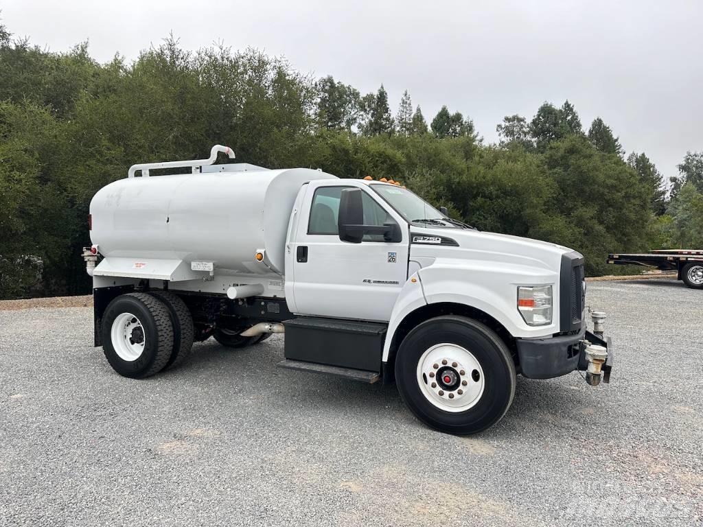 Ford F 750 صهاريج مياه