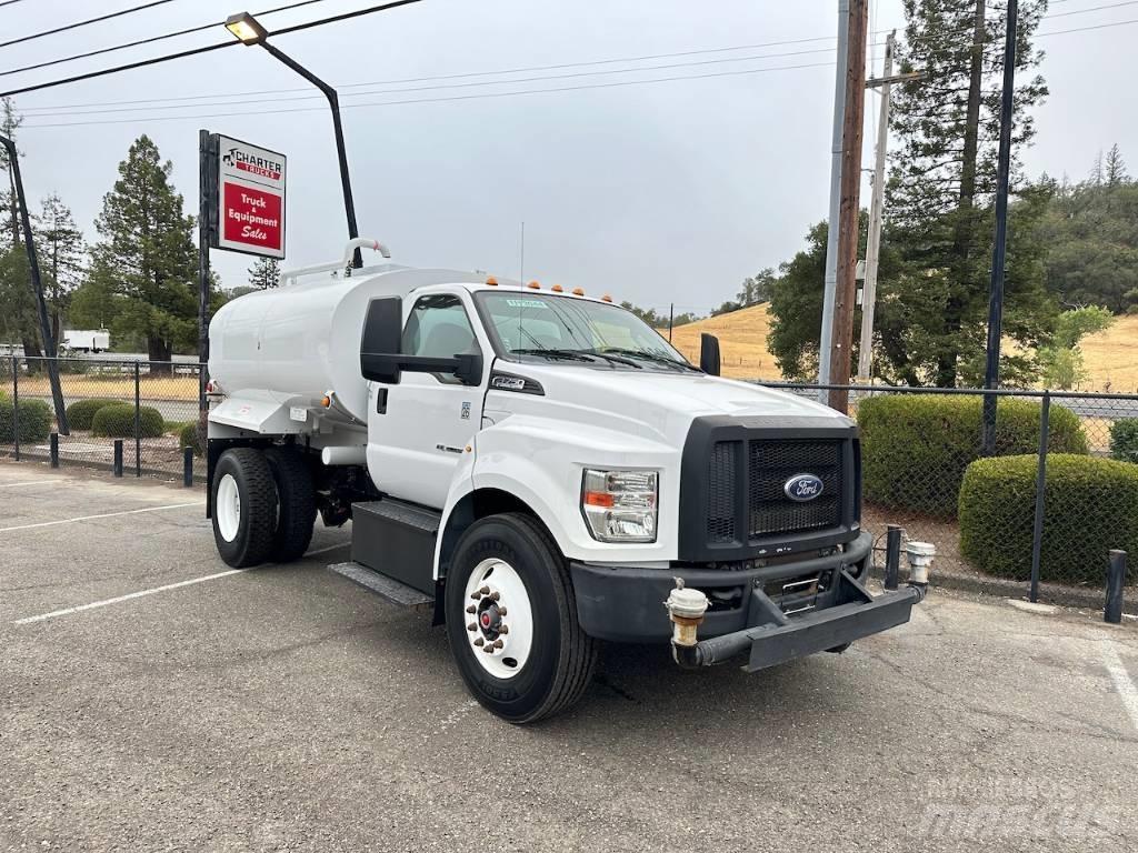 Ford F 750 صهاريج مياه