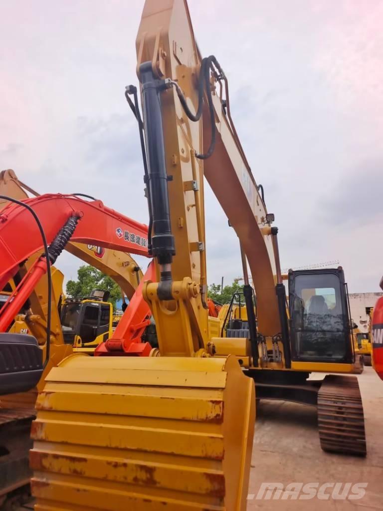 CAT 323 GC حفارات زحافة