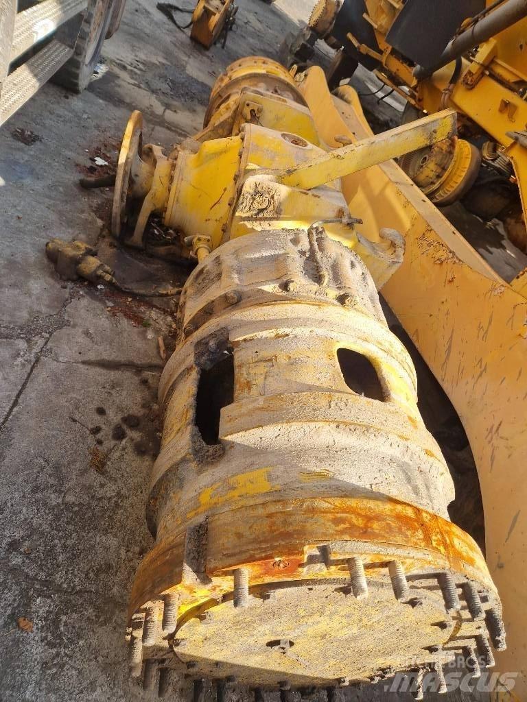 Komatsu KWA 055HD-4 محور العجلة