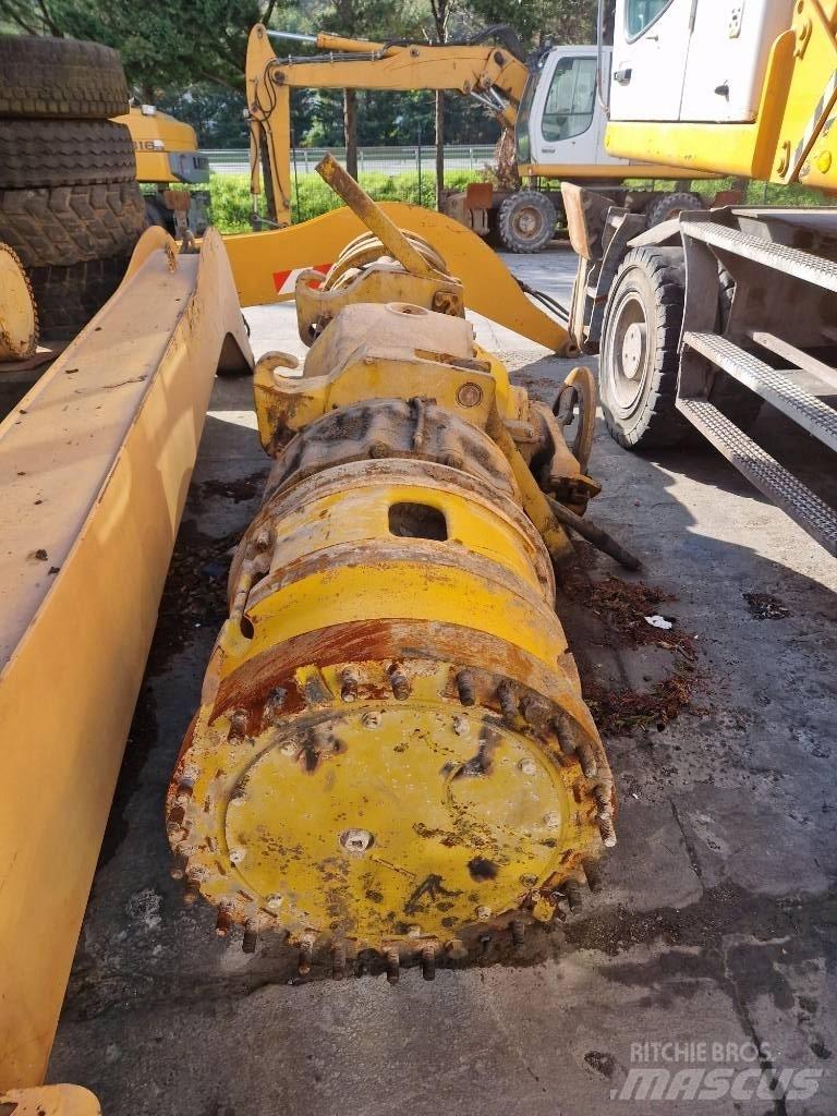 Komatsu KWA 055HD-4 محور العجلة