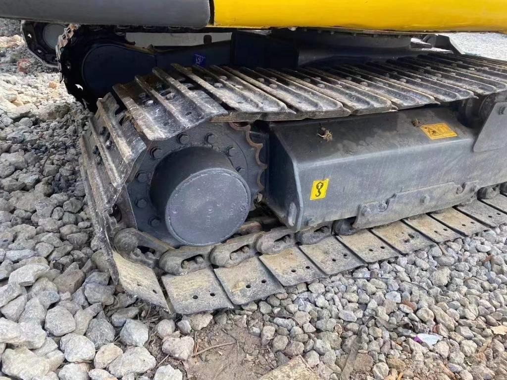 Komatsu PC 56 حفارات زحافة