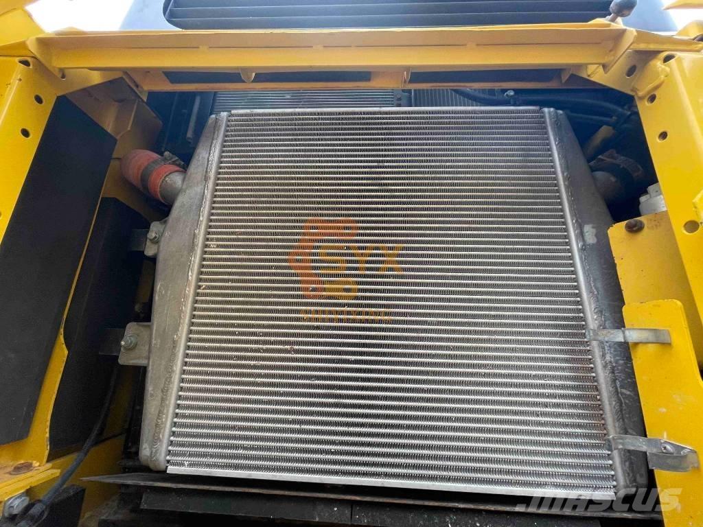 Komatsu PC 450-8 حفارات زحافة