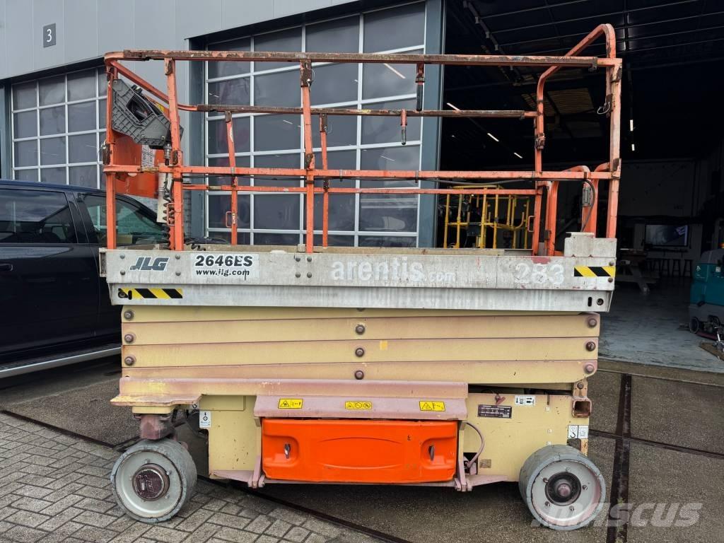 JLG 2646 ES رافعات مقصية الشكل