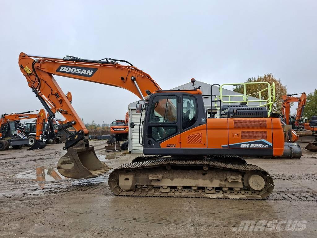 Doosan DX 225 LC حفارات زحافة