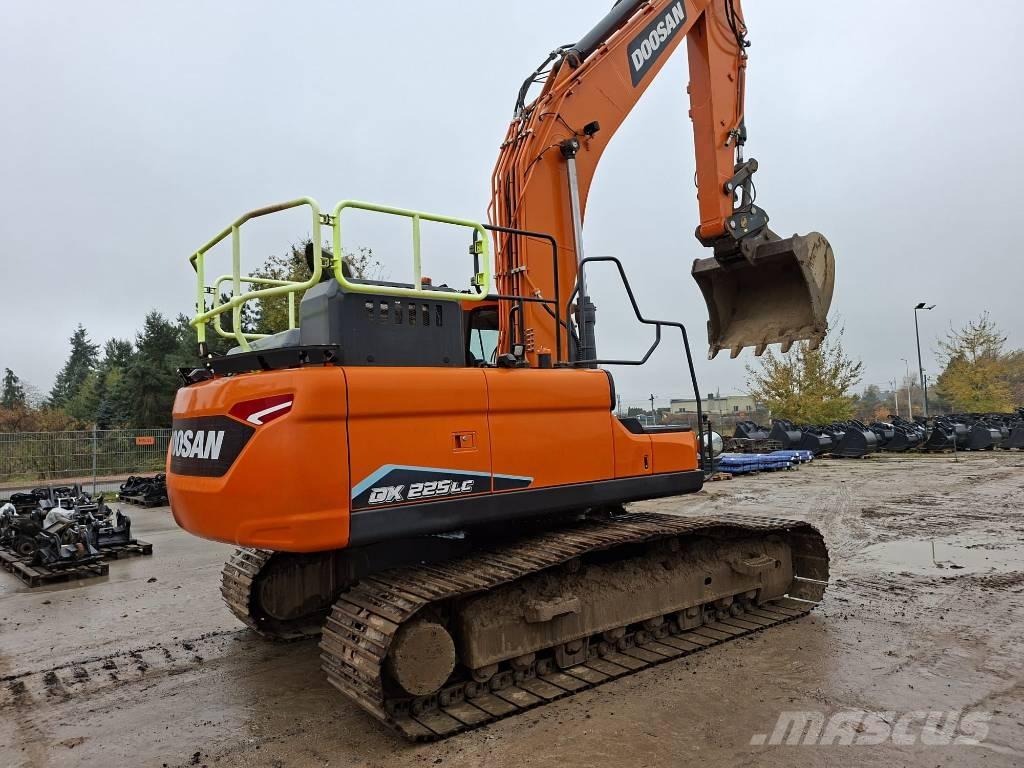 Doosan DX 225 LC حفارات زحافة