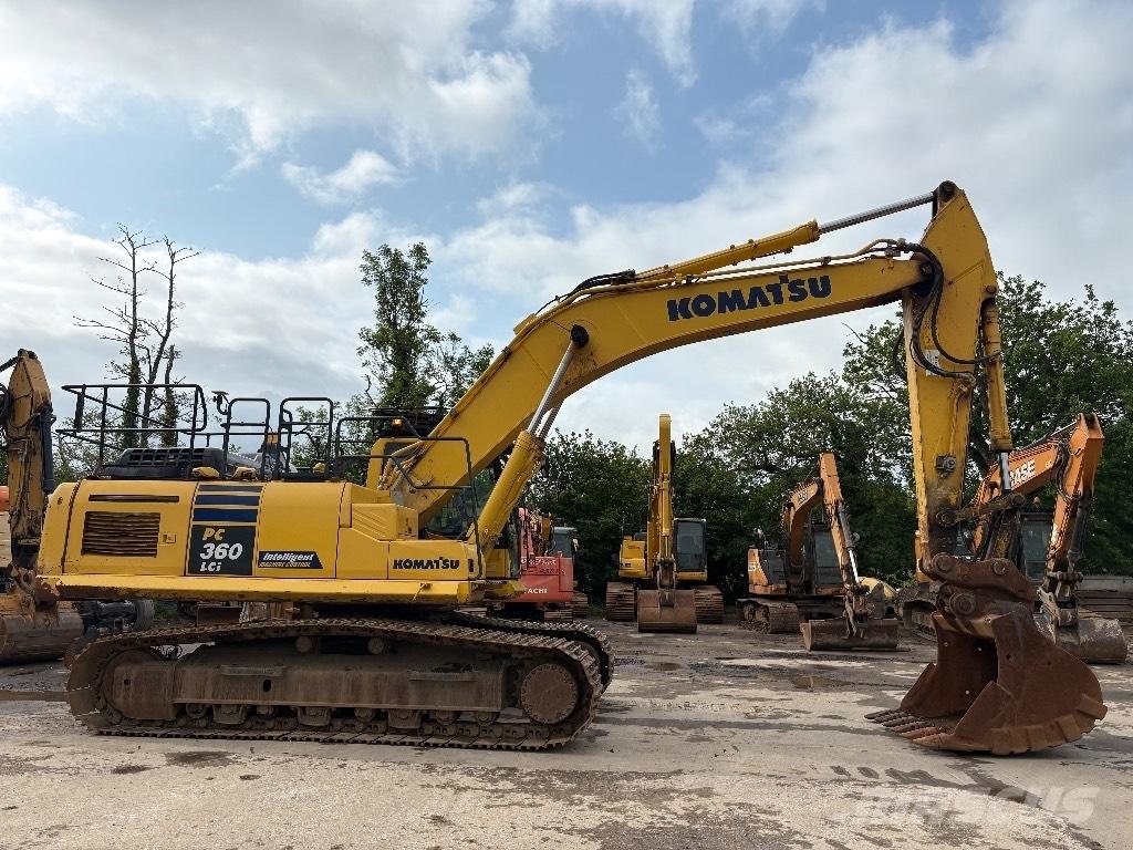Komatsu PC 360 LC-11 حفارات زحافة