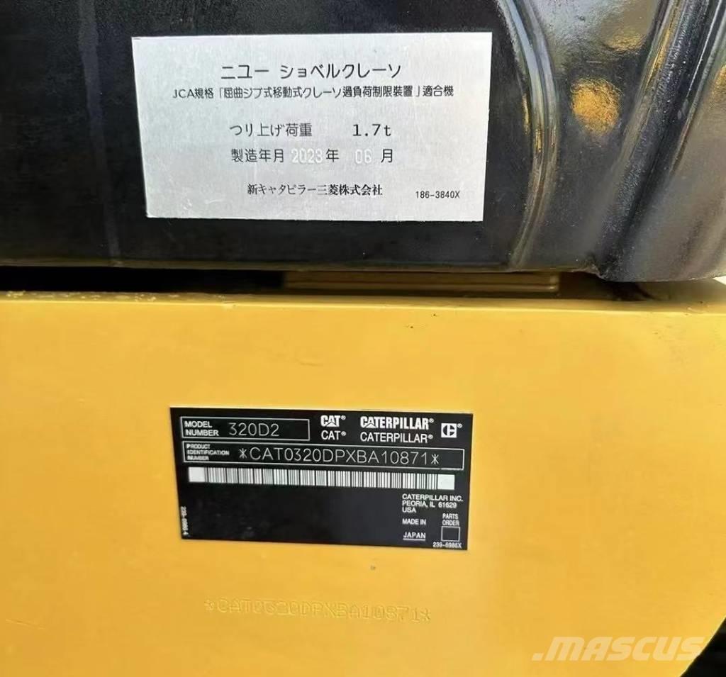 CAT 320 D حفارات زحافة