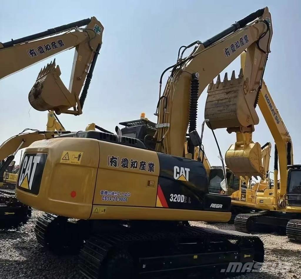 CAT 320 D حفارات زحافة