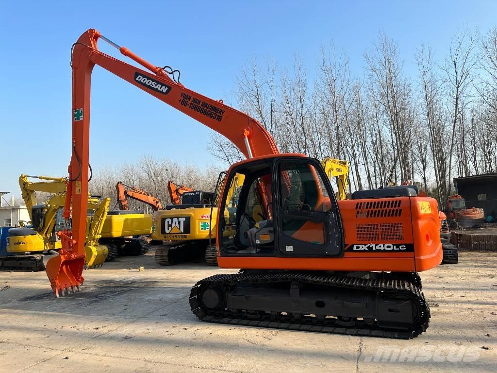 Doosan DX140LC حفارات زحافة