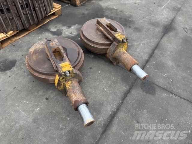 Liebherr R 900 IDLER المسارات والسلاسل والهيكل السفلي